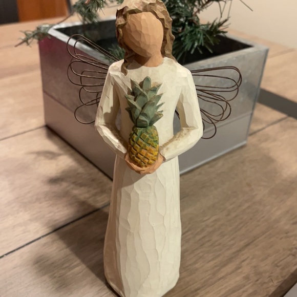 Willow Tree Welcoming  Angel . - Picture 4 of 4